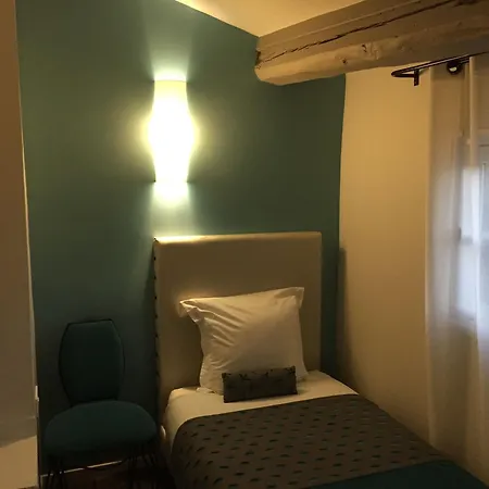 Du Pont Vieux 3*