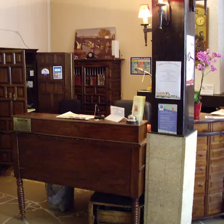 Du Pont Vieux, Au Pied De La Cite Hotel 3*