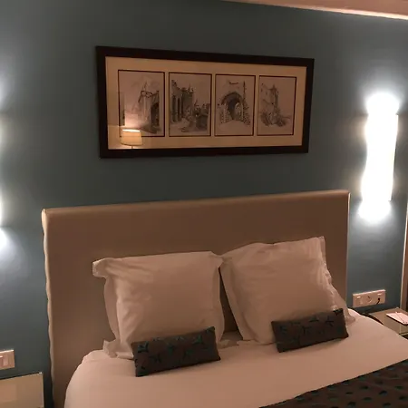 Готель Du Pont Vieux, Au Pied De La Cite 3*