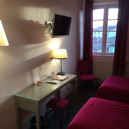 Du Pont Vieux, Au Pied De La Cite 3*