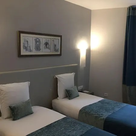 Du Pont Vieux, Au Pied De La Cite 3*