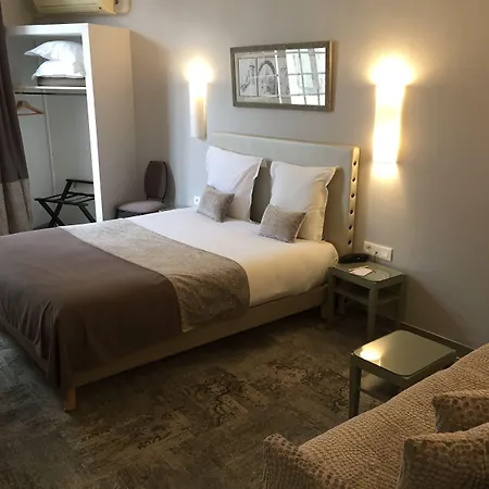 Du Pont Vieux, Au Pied De La Cite Готель 3*