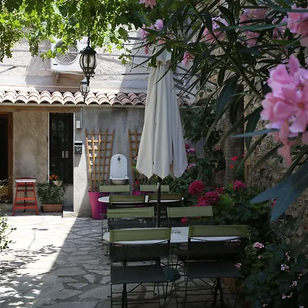 Du Pont Vieux, Au Pied De La Cite 3* Carcassona