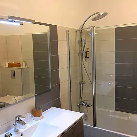 Du Pont Vieux Готель 3*