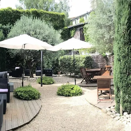 Hotel Du Pont Vieux, Au Pied De La Cite Medievale 3*