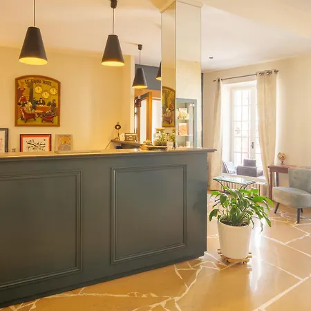 Du Pont Vieux, Au Pied De La Cite Medievale Hotel 3*