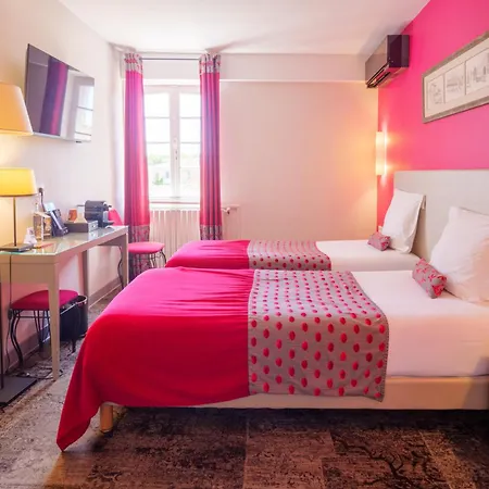 Du Pont Vieux, Au Pied De La Cite Medievale Hotel 3*