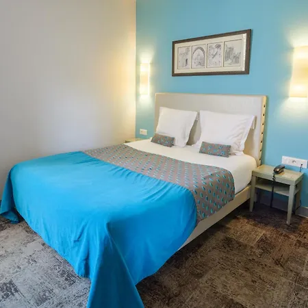 Du Pont Vieux, Au Pied De La Cite Hotel 3*