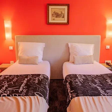 Du Pont Vieux, Au Pied De La Cite Medievale Hotel 3*
