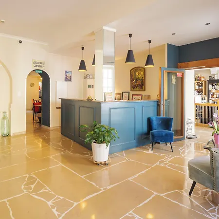 Du Pont Vieux, Au Pied De La Cite Medievale Hotel 3*