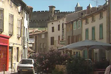 Du Pont Vieux, Au Pied De La Cite قرقشونه