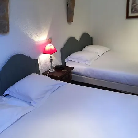 Du Pont Vieux, Au Pied De La Cite Готель Каркассонн