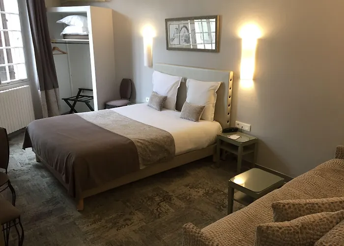 Du Pont Vieux Hotel 3*