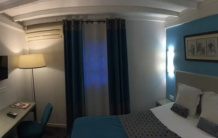 Du Pont Vieux Hotel 3*